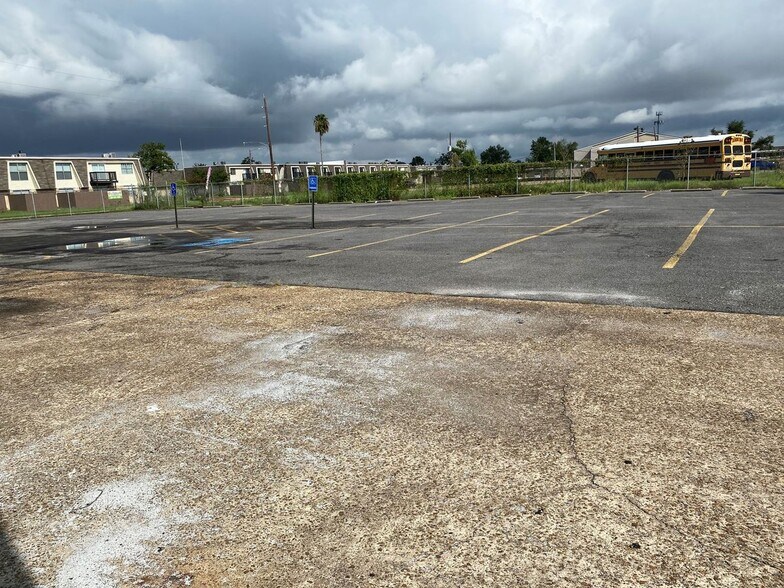 4444 Lake St, Lake Charles, LA à louer - Photo de l’immeuble – Image 2 sur 3