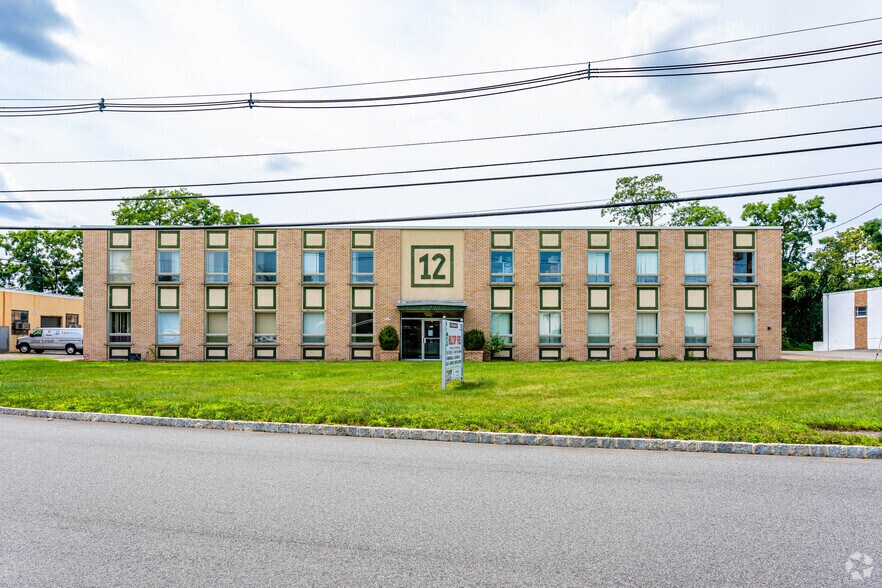 12 Spielman Rd, Fairfield, NJ à louer - Photo de l’immeuble – Image 2 sur 6