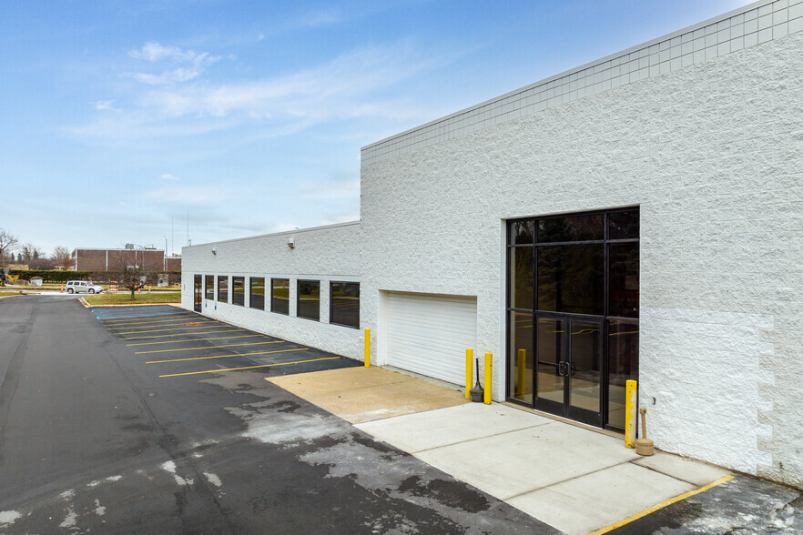 6115-6123 E Thirteen Mile Rd, Warren, MI à louer - Photo de l’immeuble – Image 2 sur 8