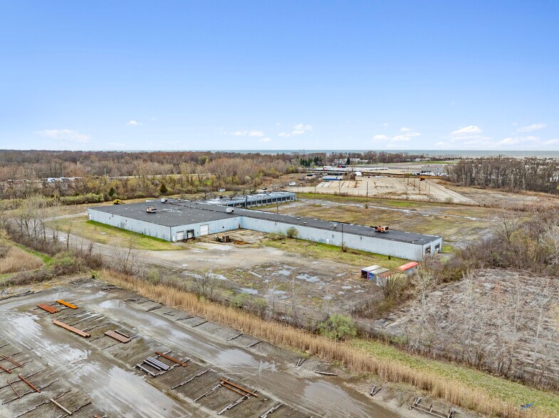 7451 Terminal Dr, Lorain, OH à vendre - Photo de l’immeuble – Image 3 sur 20