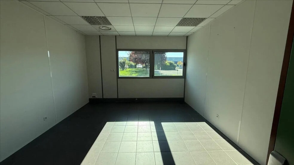 Bureau dans Bourg-en-Bresse à vendre - Photo de l’immeuble – Image 2 sur 6
