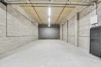 574 Manchester Rd, Bury à louer Photo intérieure– Image 2 sur 18