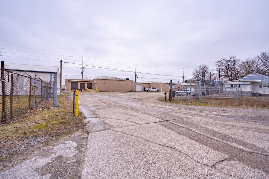 1180 E Diamond Ave, Evansville, IN à louer - Photo principale – Image 1 sur 14