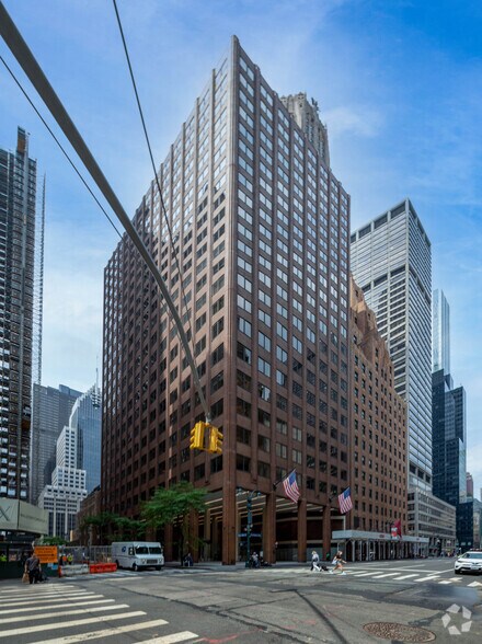 560 Lexington Ave, New York, NY à louer - Photo principale – Image 1 sur 9