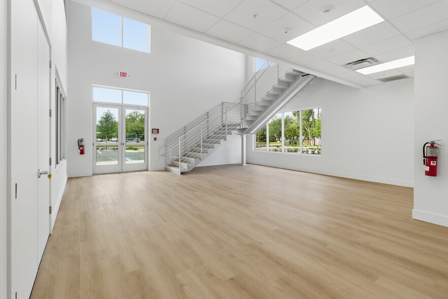 3416 W Lake Mary Blvd, Lake Mary, FL à louer - Photo de l’immeuble – Image 1 sur 20