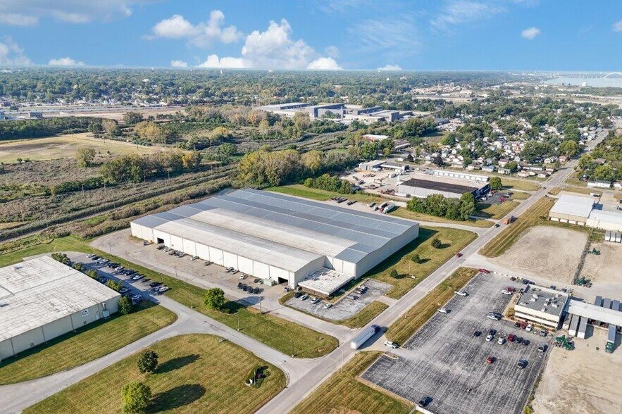 2930 Morton Dr, East Moline, IL à louer - Photo de l’immeuble – Image 3 sur 11