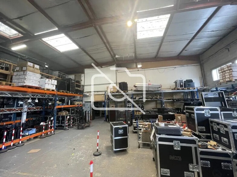 Industriel/Logistique dans Lagny-sur-Marne à vendre - Photo intérieure – Image 1 sur 11