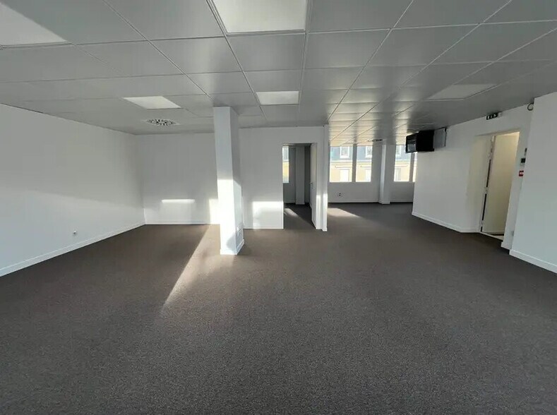 Bureau dans Paris à louer - Photo de l’immeuble – Image 3 sur 9