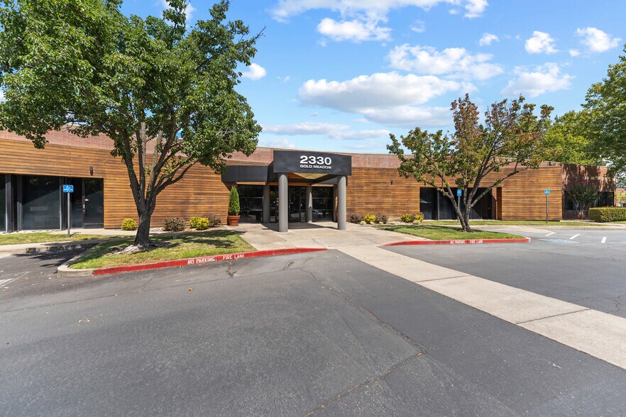2330 Gold Meadow Way, Gold River, CA à vendre - Photo de l’immeuble – Image 1 sur 10