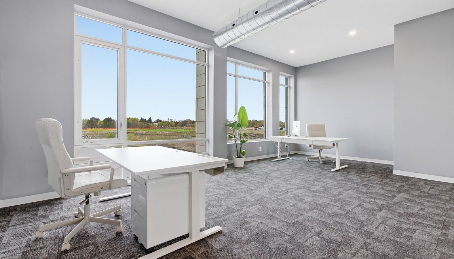 2500 St. Laurent Blvd, Ottawa, ON K1H 1B1 - Lot 202 - - Photo intérieure - Image 1 of 4