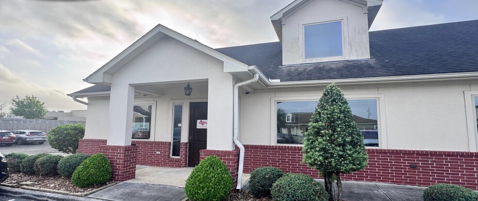 306 W Parkwood Ave, Friendswood, TX à louer - Photo de l’immeuble – Image 1 sur 3