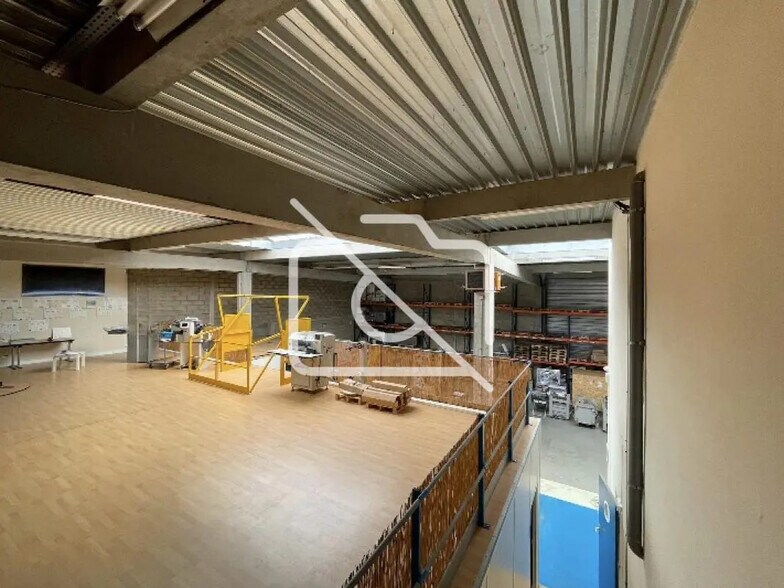 Industriel/Logistique dans Trappes à vendre - Photo de l’immeuble – Image 3 sur 12
