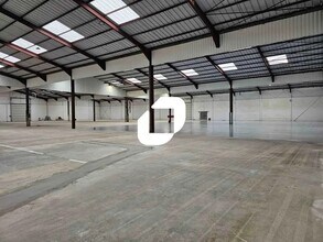 Local d’activités dans Le Mesnil-Amelot à louer Photo intérieure– Image 1 sur 3