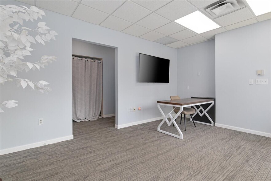 384 Washington St, Westwood, MA à louer - Photo intérieure – Image 3 sur 11