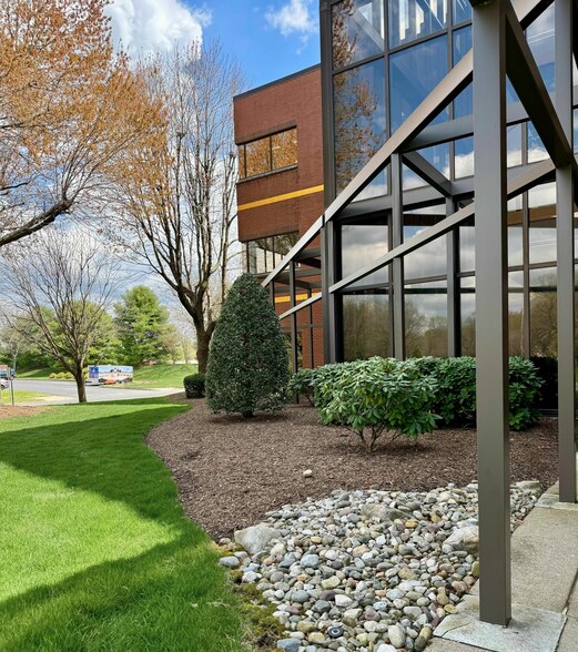 2127 Espey Ct, Crofton, MD à louer - Photo de l’immeuble – Image 3 sur 10