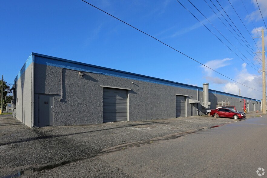 5449 Maule Way, Mangonia Park, FL à louer - Photo de l’immeuble – Image 1 sur 11