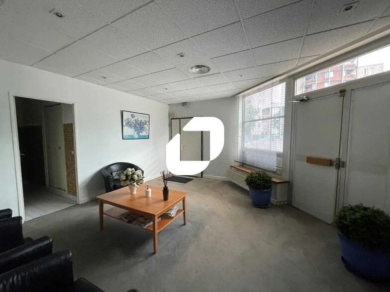 Bureau dans Évry-Courcouronnes à louer - Photo de l’immeuble – Image 2 sur 8