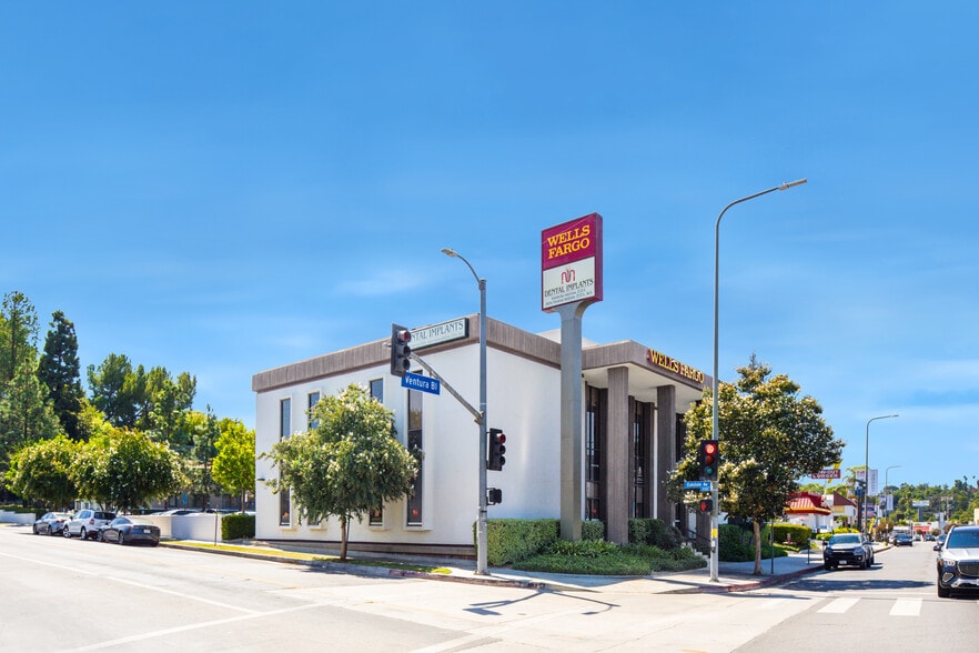 19900 Ventura Blvd, Woodland Hills, CA à louer - Photo de l’immeuble – Image 3 sur 6