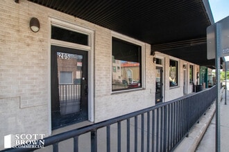 205-211 Cedar St, Denton, TX à louer Photo intérieure– Image 1 sur 7