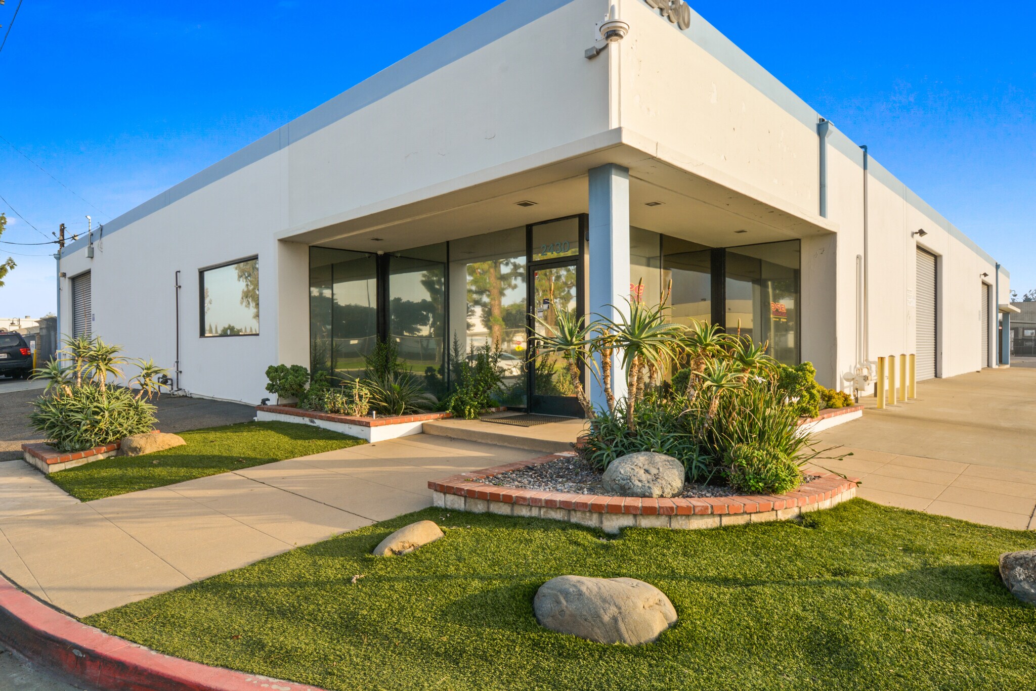 2430 Cypress Way, Fullerton, CA à louer Photo de l’immeuble– Image 1 sur 8