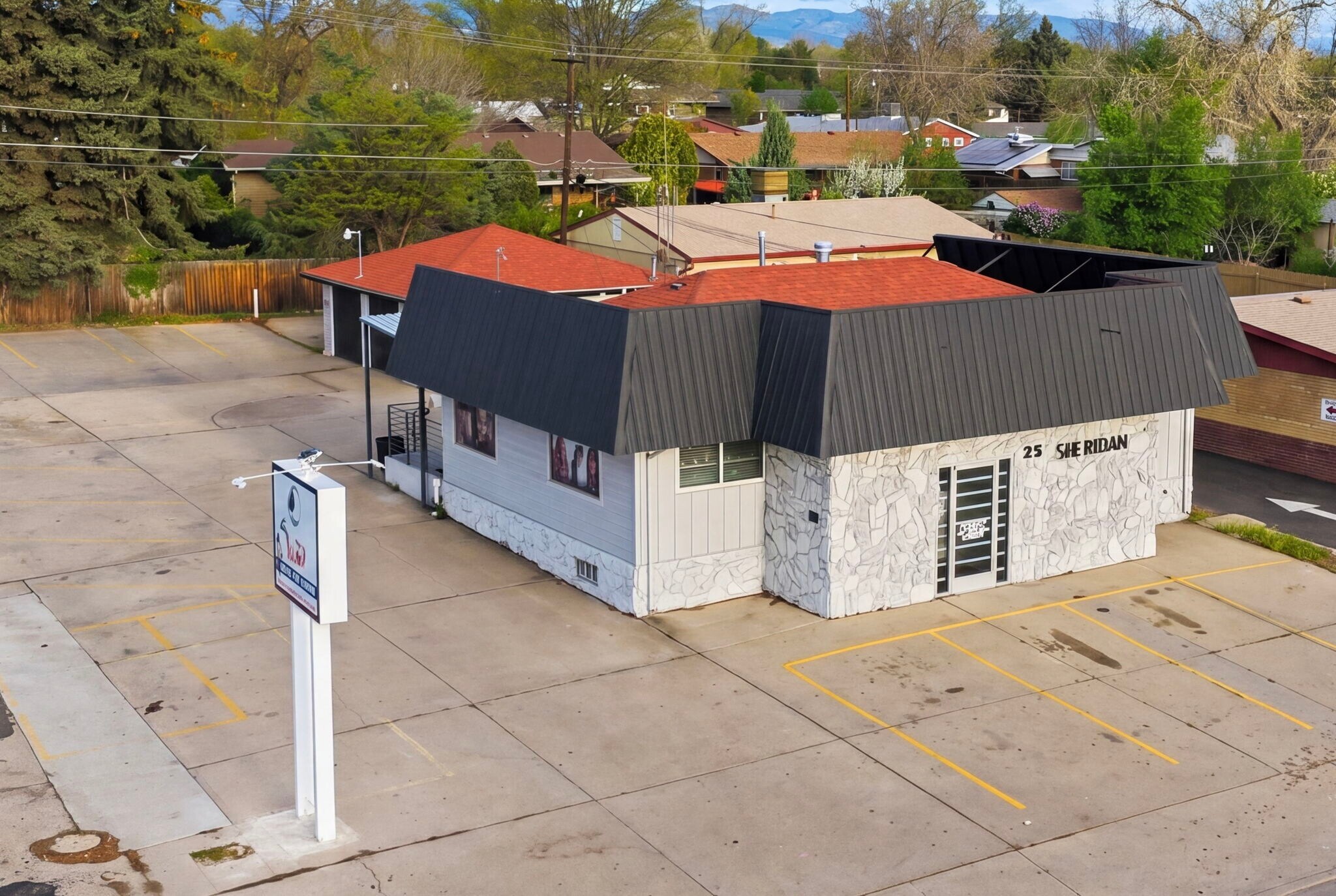 25 Sheridan Blvd, Lakewood, CO à vendre Photo principale– Image 1 sur 19