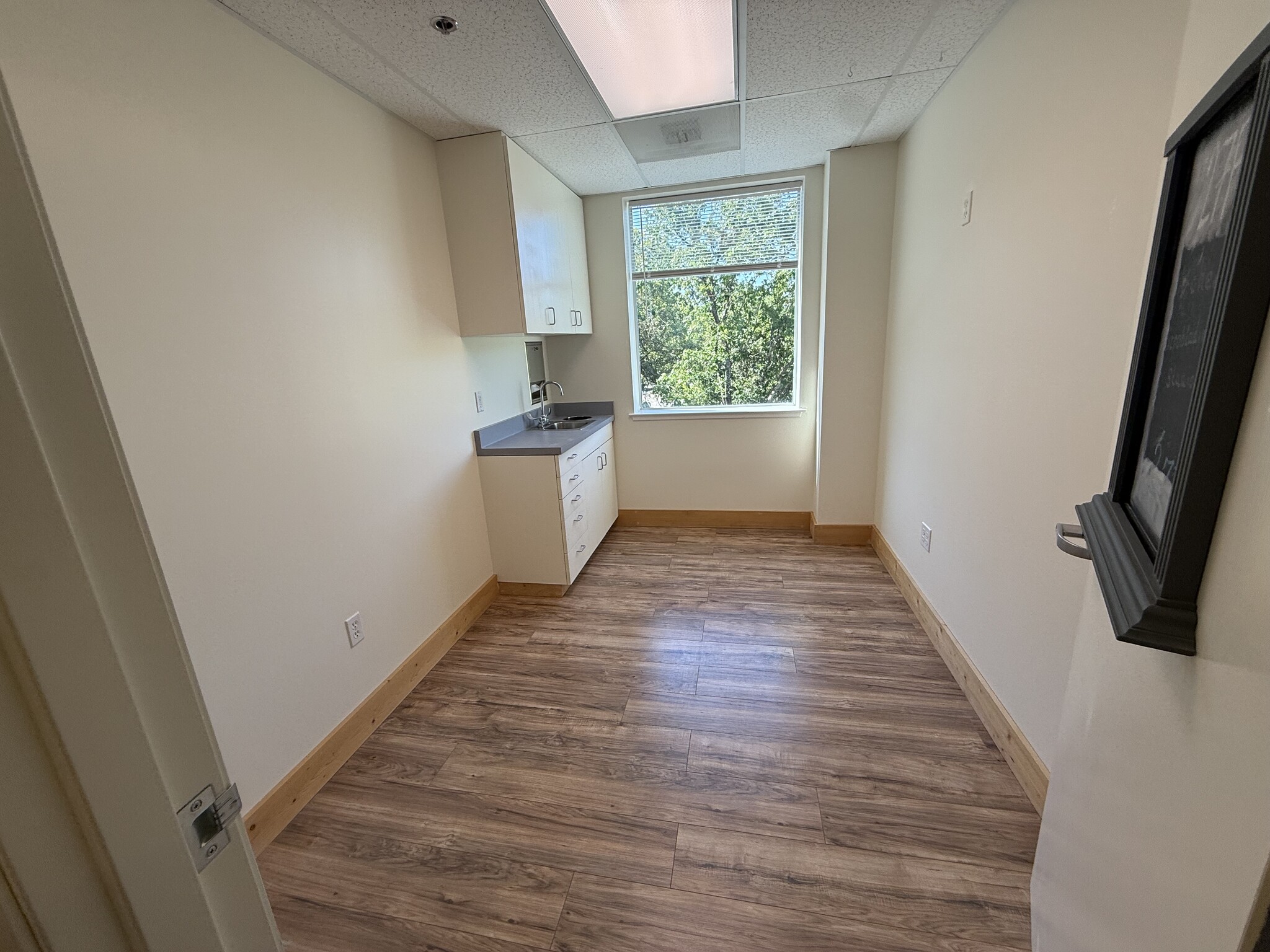 8911 Lakewood Dr, Windsor, CA à louer Photo intérieure– Image 1 sur 4
