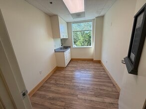 8911 Lakewood Dr, Windsor, CA à louer Photo intérieure– Image 1 sur 4