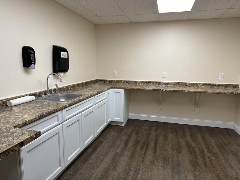 521 Vischer Ferry Rd, Clifton Park, NY à louer - Photo de l’immeuble – Image 3 sur 8