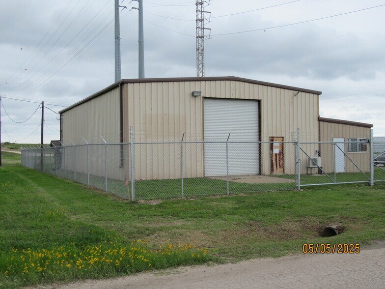 530 E 2nd St, Freeport, TX à louer - Photo de l’immeuble – Image 1 sur 19