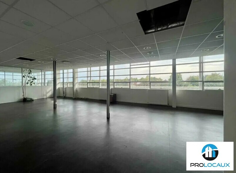 Bureau dans Heudebouville à louer - Photo de l’immeuble – Image 2 sur 12