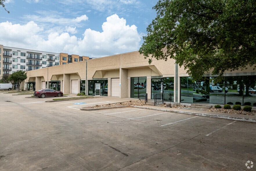 2020 Rutland Dr, Austin, TX à louer - Photo de l’immeuble – Image 2 sur 12
