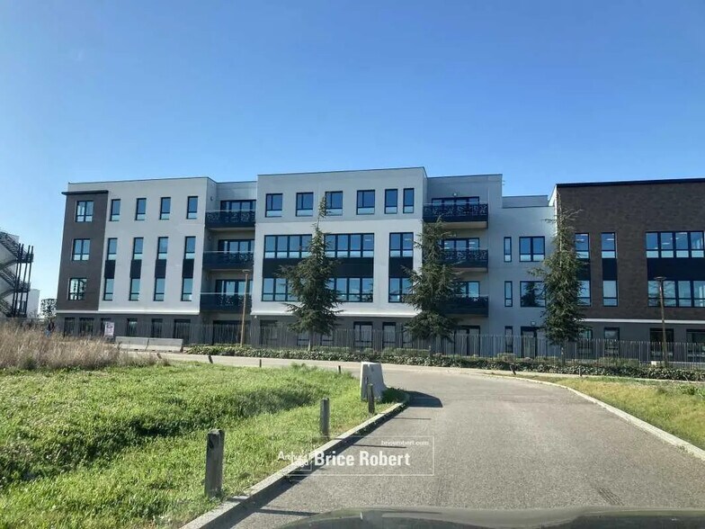 54 Rue Marcel Dassault, Genas à louer - Photo de l’immeuble – Image 2 sur 15
