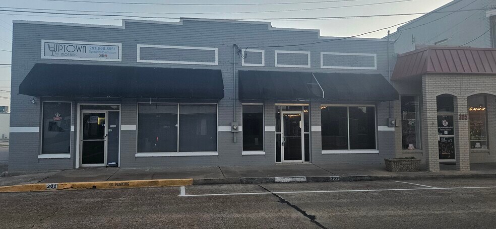 303 E Main St, Humble, TX à louer - Photo de l’immeuble – Image 2 sur 20