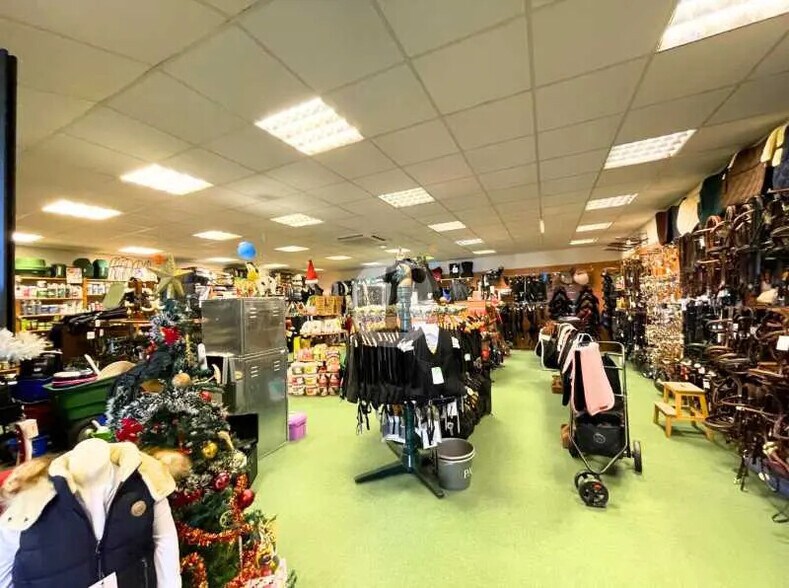 Local commercial dans Capinghem à louer - Photo de l’immeuble – Image 3 sur 4