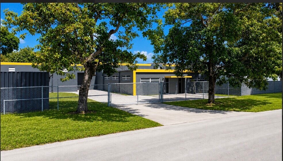 17220 NW 2nd Ct, Miami, FL à vendre - Photo de l’immeuble – Image 3 sur 15
