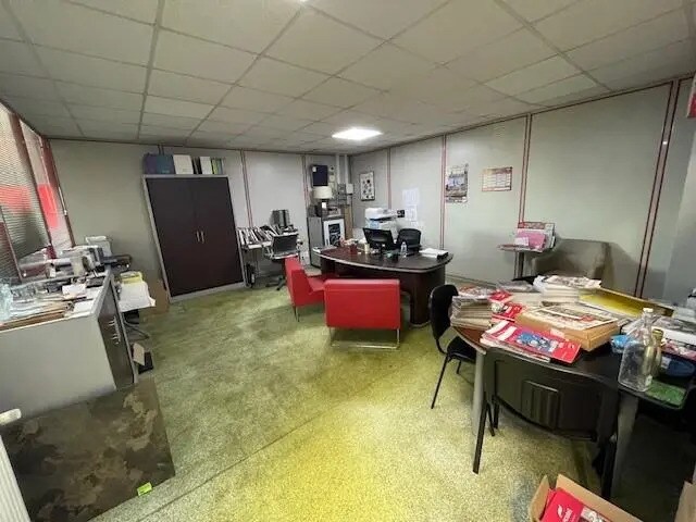 Local d’activités dans Rouen à louer - Photo de l’immeuble – Image 2 sur 3