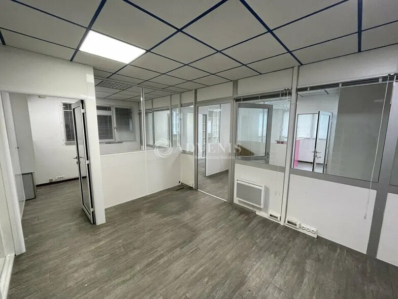 Local d’activités dans Artigues-près-Bordeaux à louer - Photo de l’immeuble – Image 3 sur 9