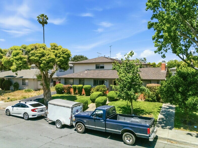 651 Belladonna Ct, Sunnyvale, CA à vendre - Photo de l’immeuble – Image 3 sur 17