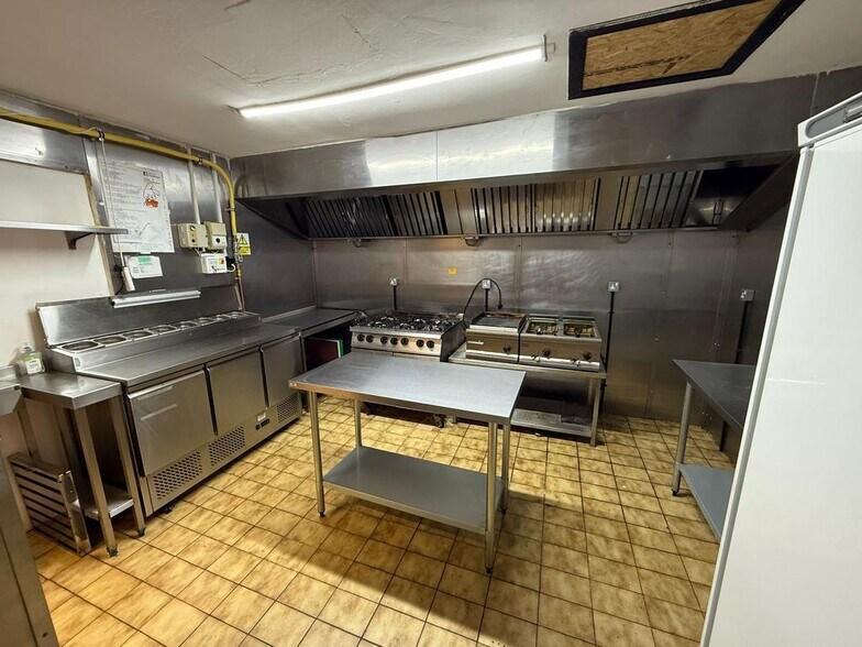 261 Dalry Rd, Edinburgh à louer - Photo de l’immeuble – Image 3 sur 7