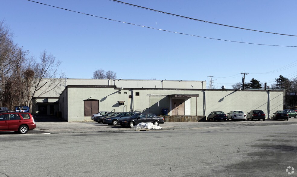 15 Industrial Rd, Cranston, RI à vendre - Photo de l’immeuble – Image 3 sur 5