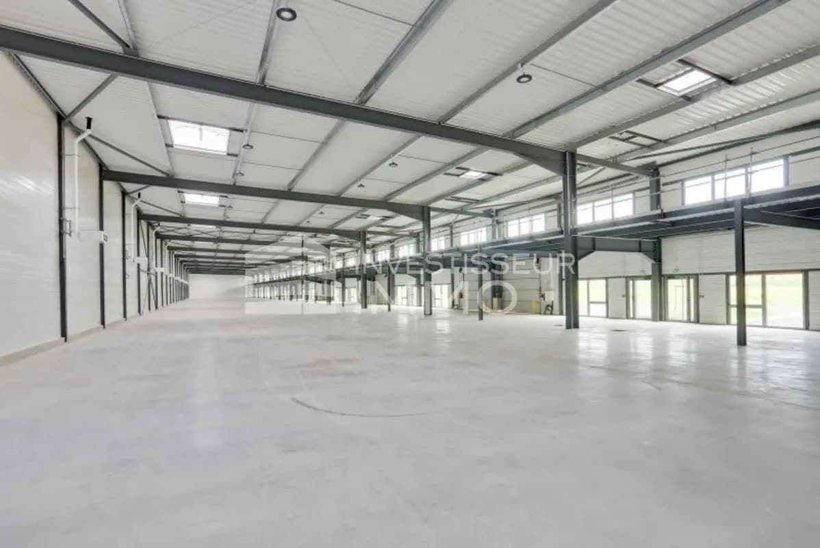 Local d’activités dans Le Thillay à louer Photo de l’immeuble– Image 1 sur 1