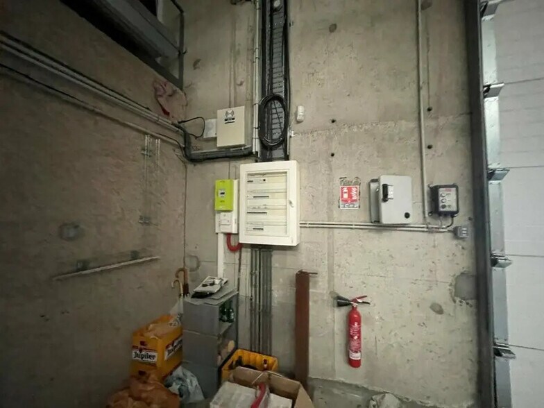 Local d’activités dans Domarin à louer - Photo de l’immeuble – Image 2 sur 16