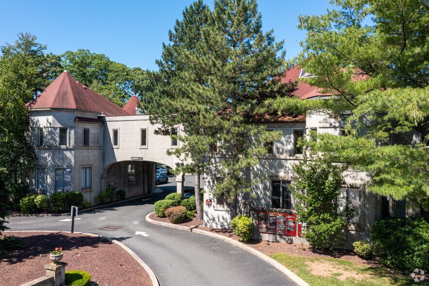 130 Maple Ave, Red Bank, NJ à louer - Photo principale – Image 1 sur 38