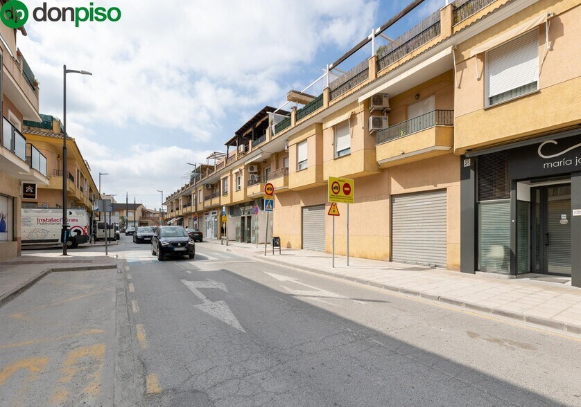 Avenida Agustina de Aragón, 5, Churriana de la Vega, Granada à vendre - Photo de l’immeuble – Image 2 sur 16