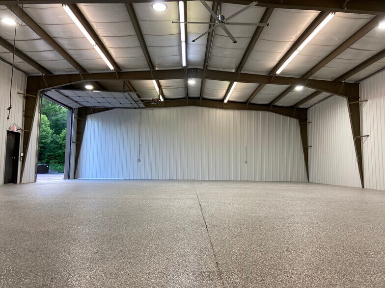 517 N Lake Ave, Twin Lakes, WI à louer - Photo de l’immeuble – Image 2 sur 12
