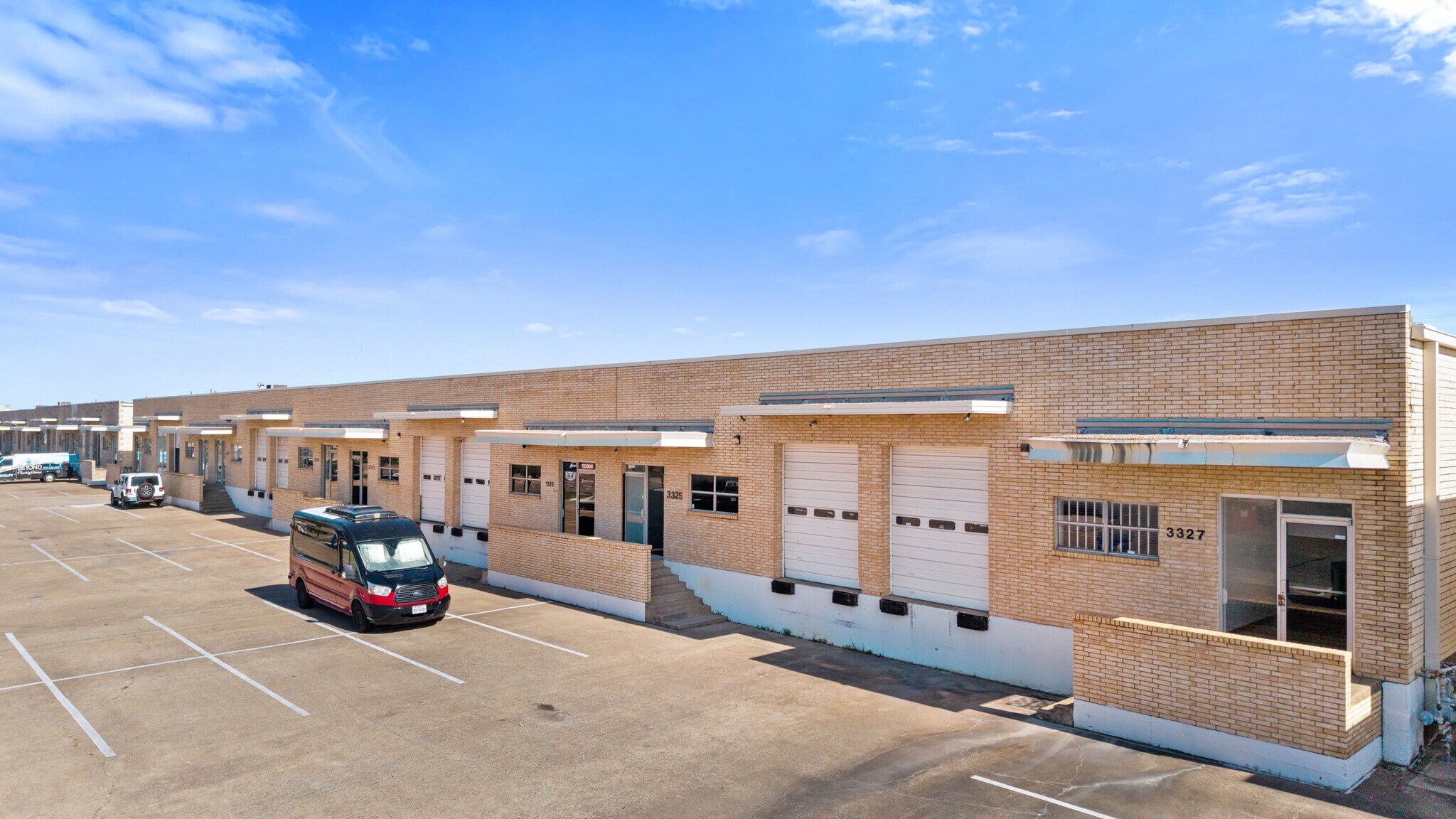 3313-3327 Garden Brook Dr, Farmers Branch, TX à louer Photo principale– Image 1 sur 14