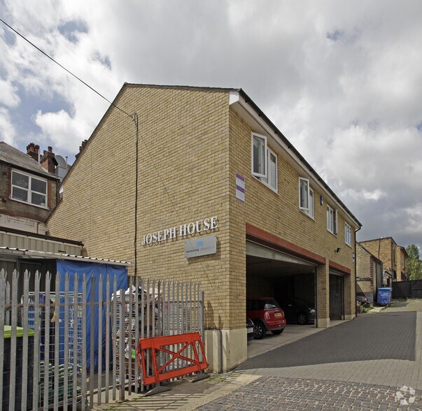 2C Florence Ave, Enfield à louer - Photo de l’immeuble – Image 2 sur 3