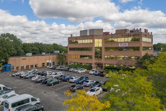 Plus de détails pour 2545-2555 Hempstead Tpke, East Meadow, NY - Différents types d’espaces à louer