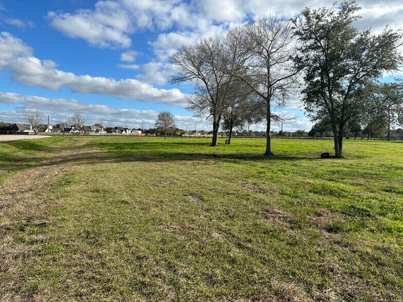 2505 Sycamore Rd, Fresno, TX à vendre - Photo de l’immeuble – Image 3 sur 5