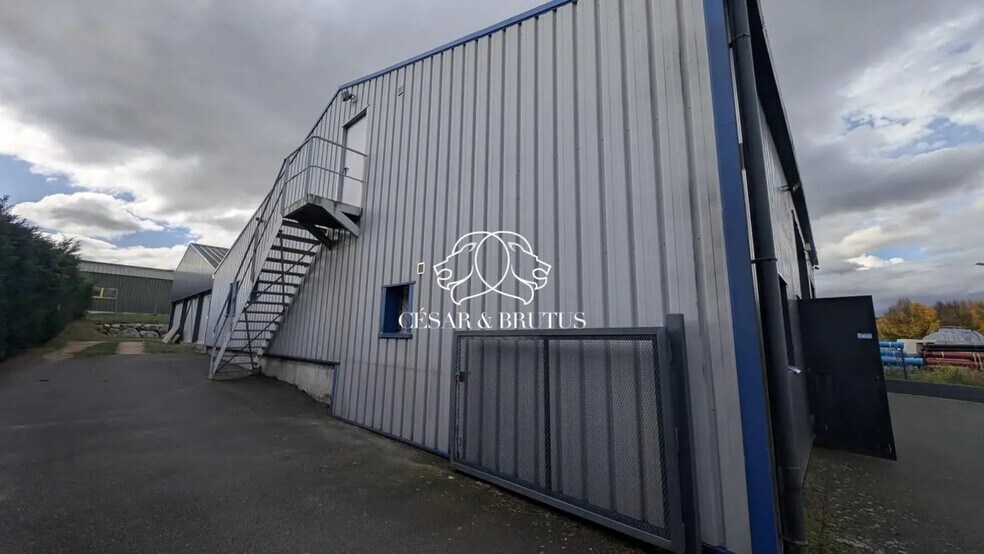 Local d'activités dans Saint-Germain-Laprade à vendre - Photo de l’immeuble – Image 3 sur 17